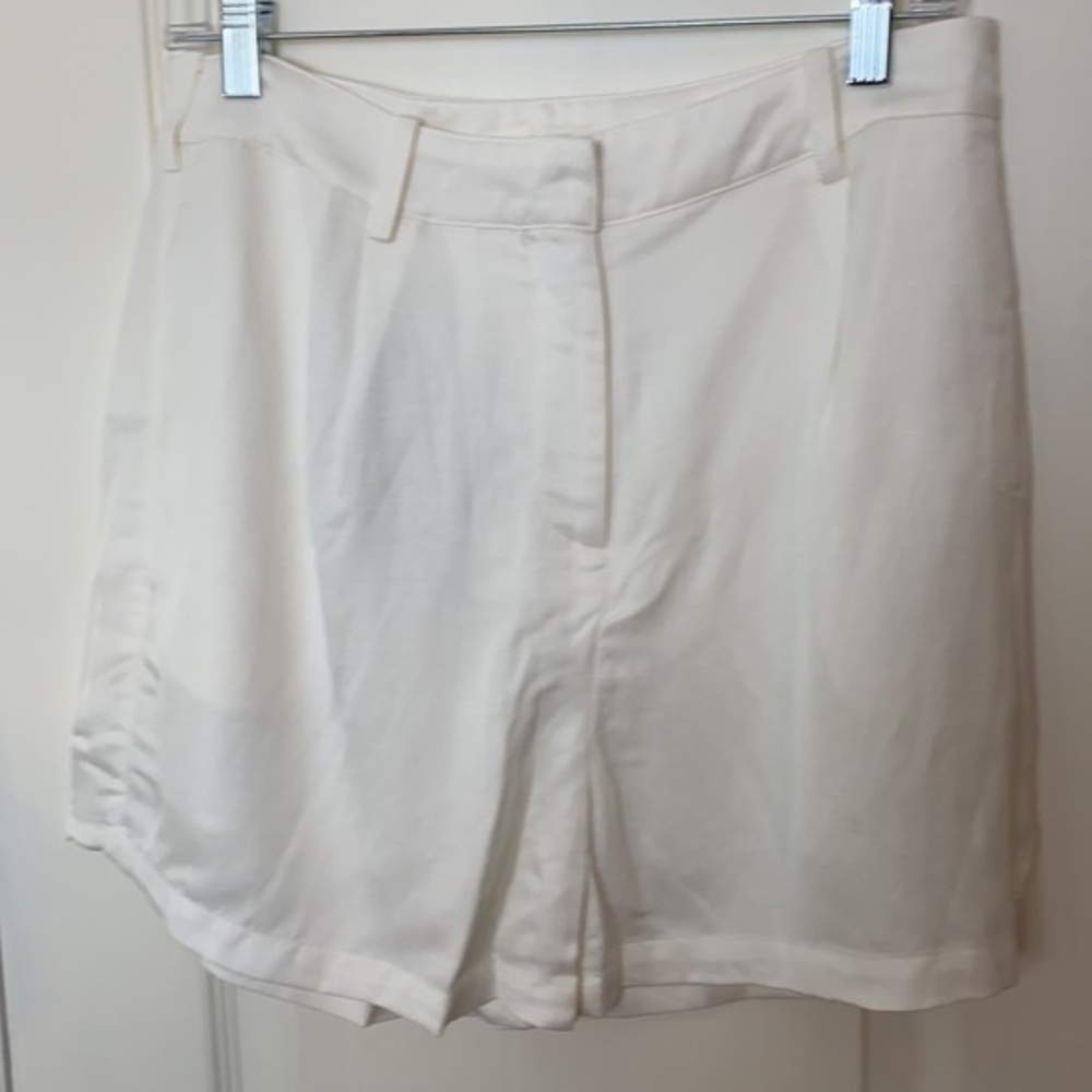 JNSQ Tailored White Coline Shorts Size 6